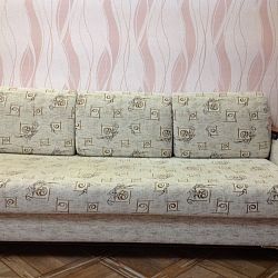 Срочно продам диван в хорошем состоянии.