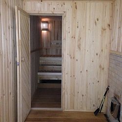 Сдается двухэтажный загородный дом с баней для большой вечеринки.