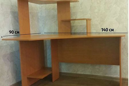 Продам стол б/у торг уместен.