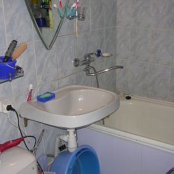 9-этажка, 2 комнаты, на длительный срок.