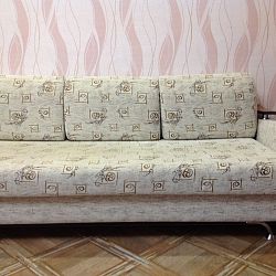 Срочно продам диван в хорошем состоянии.