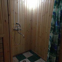 Сдается двухэтажный загородный дом с баней для большой вечеринки.