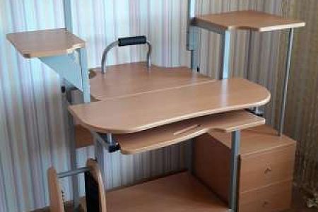 продам компактный компьютерный стол