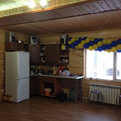 Сдается двухэтажный загородный дом с баней для большой вечеринки.