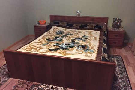 Продам кровать с матрасом и тумбочками